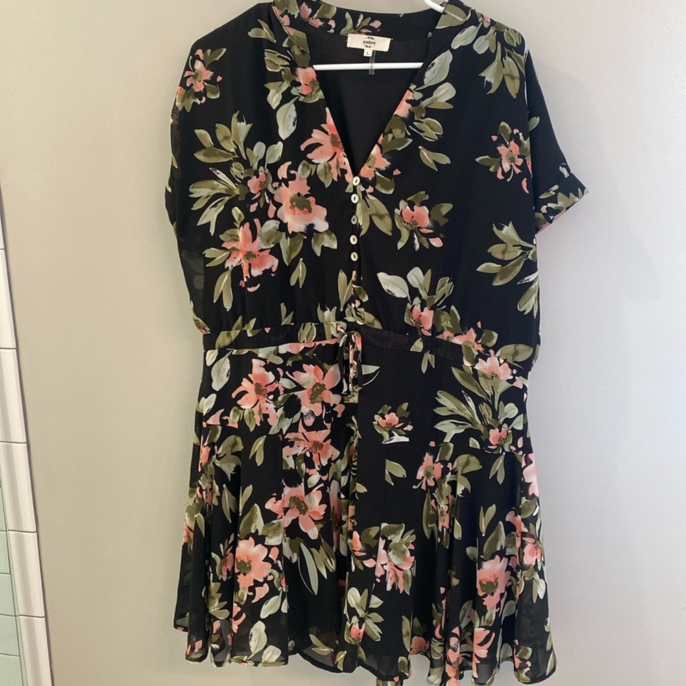 Black floral short sleeve Entro dress. Size L.